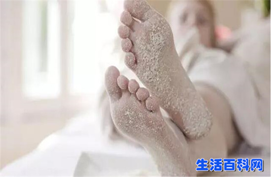 鹽水洗臉、泡腳有殺菌護膚奇效？真的嗎？鹽到底有多神奇！