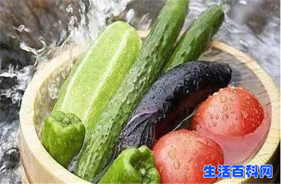 鹽水洗臉、泡腳有殺菌護膚奇效？真的嗎？鹽到底有多神奇！