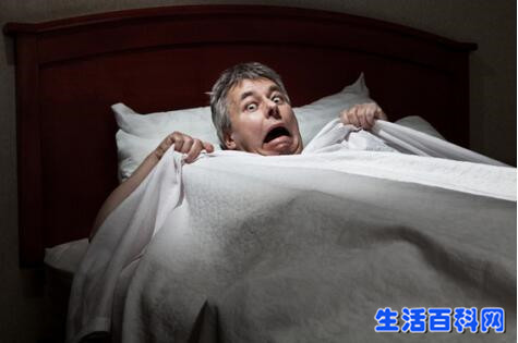 睡覺時“鬼壓床”,意識清醒卻動彈不了是怎麼回事?