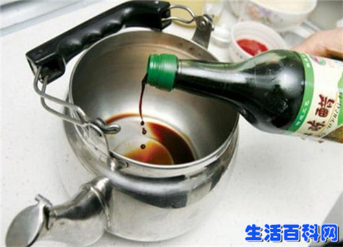 熱水壺的水垢危害大,教你簡單一招,瞬間去除水垢煩惱!