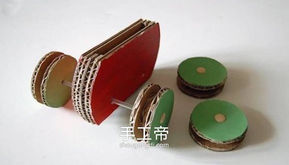 硬纸板火车模型制作教程：自制火车玩具DIY