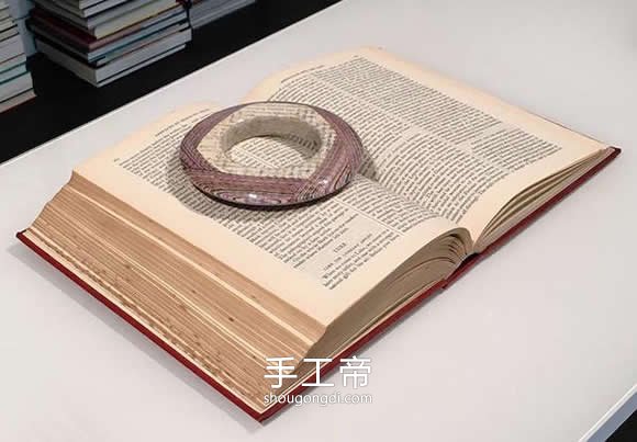 舊書變寶：手作精美首飾的創意賞析