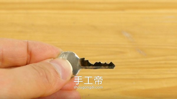 用易拉罐DIY備用鑰匙：簡單步驟教學