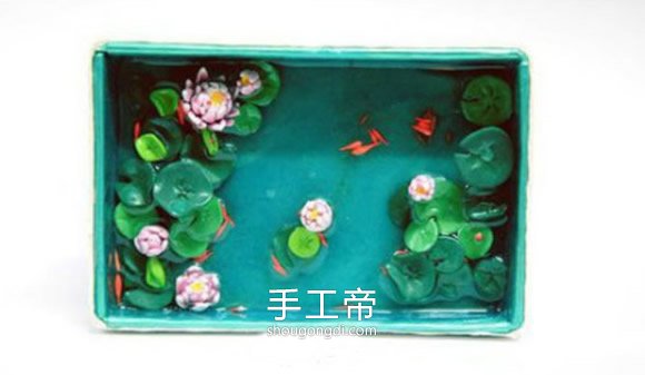 粘土DIY荷塘小景：铁盒制作迷你池塘的做法