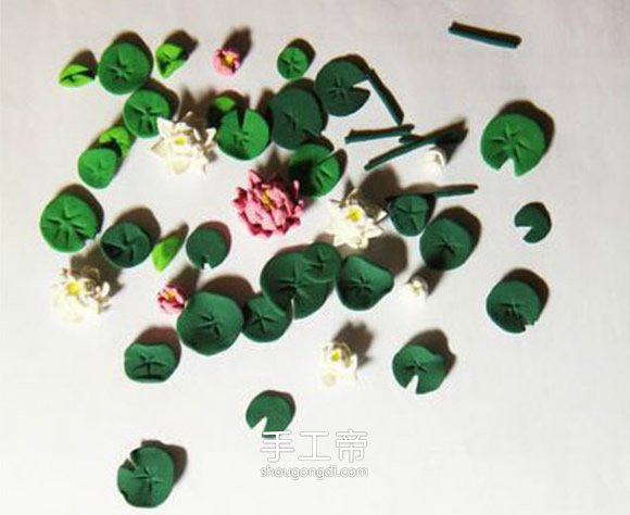 粘土DIY荷塘小景：铁盒制作迷你池塘的做法