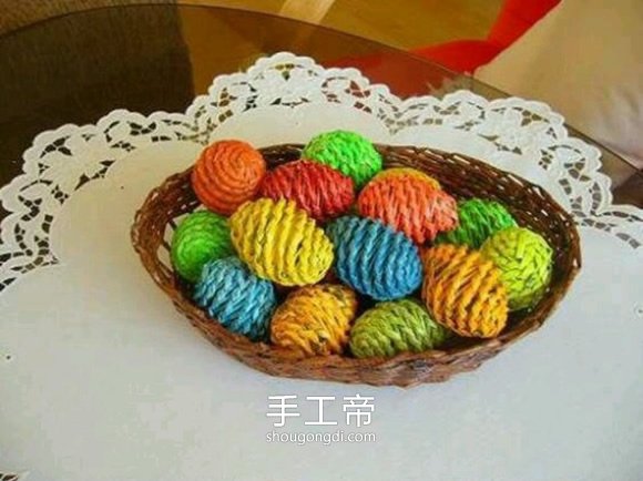 用報紙編織復活節彩蛋 手工紙編彩蛋製作教程