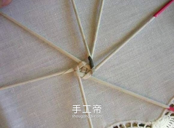 用報紙編織復活節彩蛋 手工紙編彩蛋製作教程