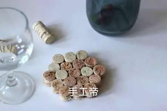 用紅酒瓶塞DIY杯墊:簡單步驟打造田園風格隔热垫