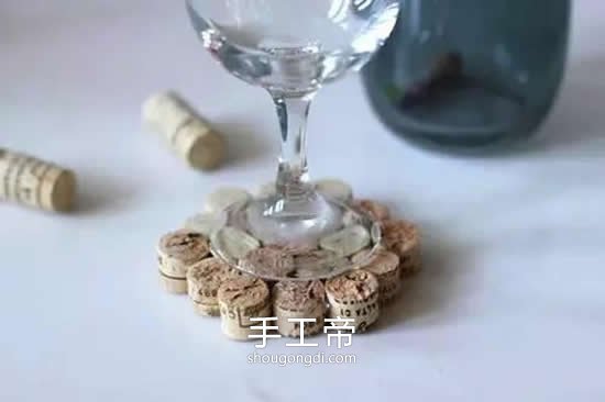 用紅酒瓶塞DIY杯墊:簡單步驟打造田園風格隔热垫
