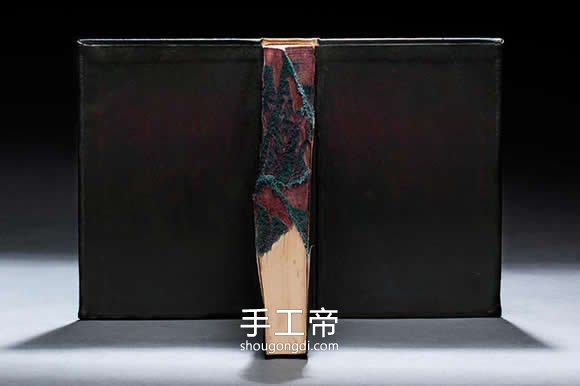 逼真的山川書雕作品：手工藝術欣賞