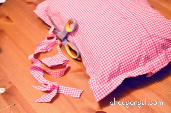 舊襯衫改造抱枕套：DIY 文藝家居指南