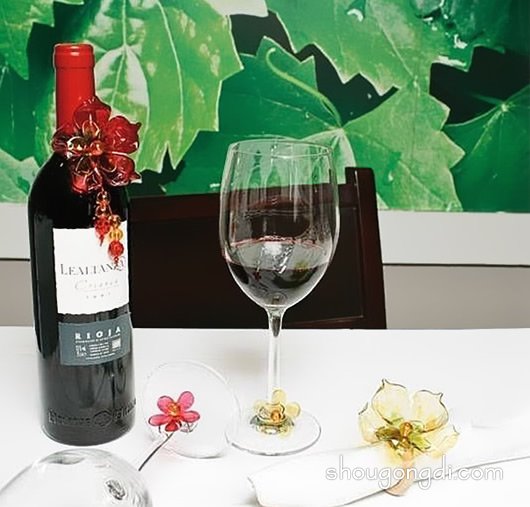 雙色塑料花手工製作：塑料瓶變美術品的步驟