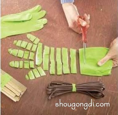 塑料手套廢物利用DIY：剪開變橡皮筋，實用生活小技巧