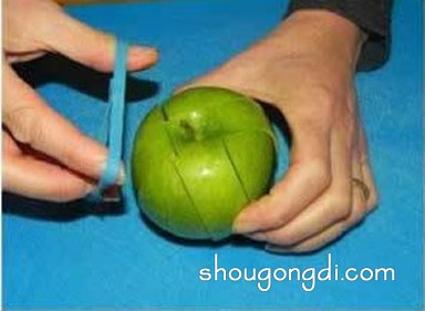 塑料手套廢物利用DIY：剪開變橡皮筋，實用生活小技巧