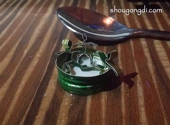 金屬瓶蓋變廢為寶DIY：折出精美文字與圖案
