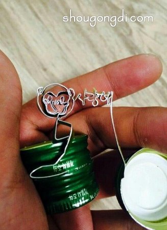 金屬瓶蓋變廢為寶DIY：折出精美文字與圖案