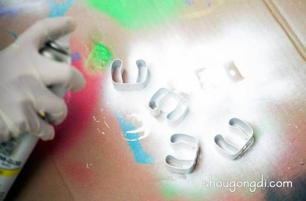 铁罐铁盒废物利用DIY：制作桌面花瓶、笔筒与收纳架