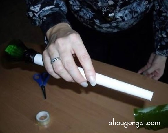 雪碧瓶變身立體聖誕樹：簡單廢物利用手工