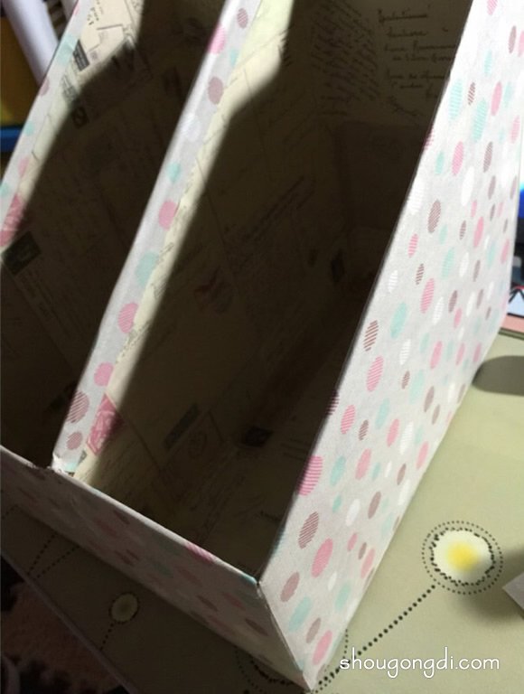 牛奶箱废物利用DIY：制作精美桌上书架