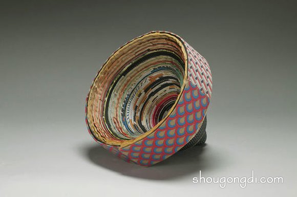 紙雕藝術的魔法：廢舊書籍變相生輝的精美創作