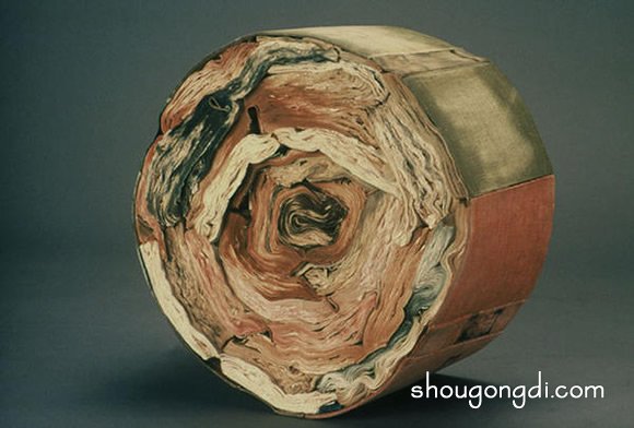 紙雕藝術的魔法：廢舊書籍變相生輝的精美創作