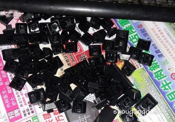 廢鍵盤變坦克裝甲車：DIY模型創意改造