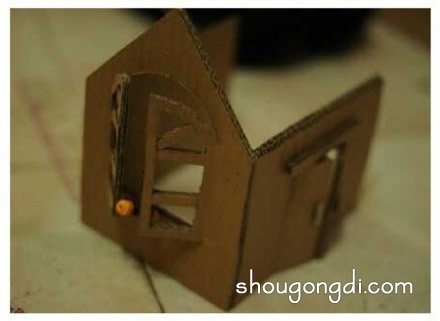 廢舊紙箱變金剛：瓦楞紙DIY打造精緻房屋模型