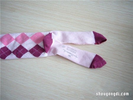 舊襪子變兔子玩具：簡單布藝手工DIY