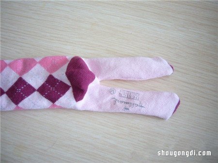 舊襪子變兔子玩具：簡單布藝手工DIY