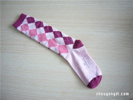 舊襪子變兔子玩具：簡單布藝手工DIY