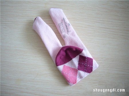 舊襪子變兔子玩具：簡單布藝手工DIY