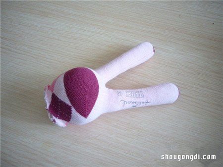 舊襪子變兔子玩具：簡單布藝手工DIY