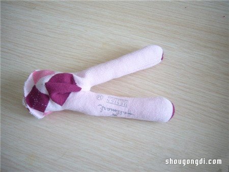 舊襪子變兔子玩具：簡單布藝手工DIY