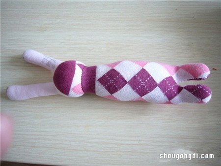 舊襪子變兔子玩具：簡單布藝手工DIY