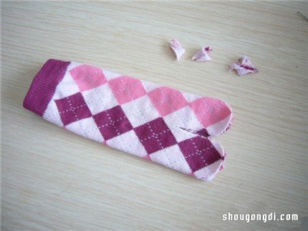 舊襪子變兔子玩具：簡單布藝手工DIY