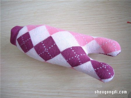 舊襪子變兔子玩具：簡單布藝手工DIY