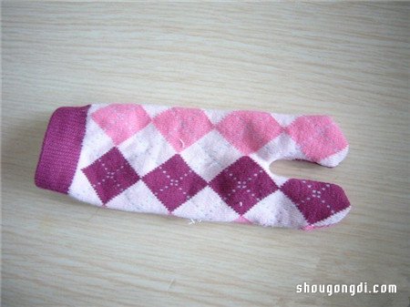 舊襪子變兔子玩具：簡單布藝手工DIY