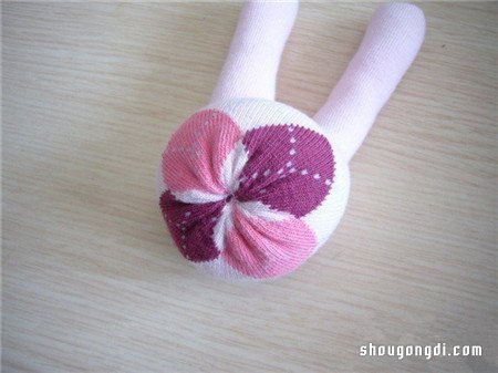 舊襪子變兔子玩具：簡單布藝手工DIY