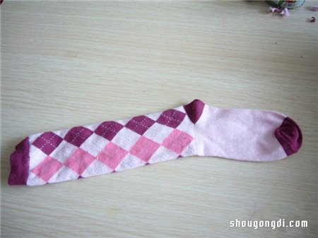 舊襪子變兔子玩具：簡單布藝手工DIY