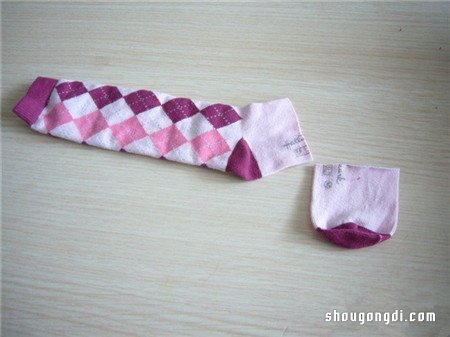 舊襪子變兔子玩具：簡單布藝手工DIY