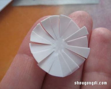 廢棄塑料瓶變身精美盆栽：DIY塑料花製作教程