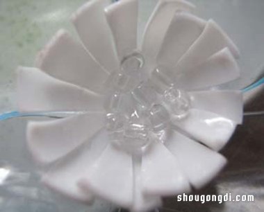 廢棄塑料瓶變身精美盆栽：DIY塑料花製作教程