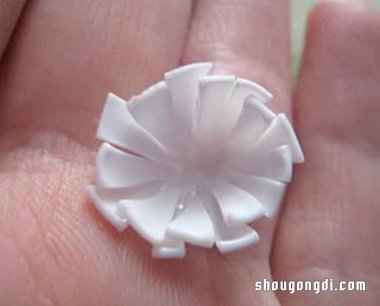 廢棄塑料瓶變身精美盆栽：DIY塑料花製作教程