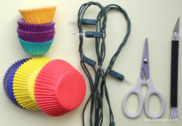 蛋糕紙廢物變藝術：DIY製作夢幻花卉燈帶