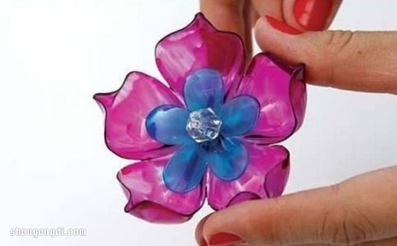 DIY用塑料瓶制作花卉裝飾 - 變廢為寶的家居裝點技巧