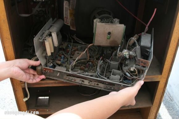 舊電視改造DIY手工魚缸：懷舊風格重生術
