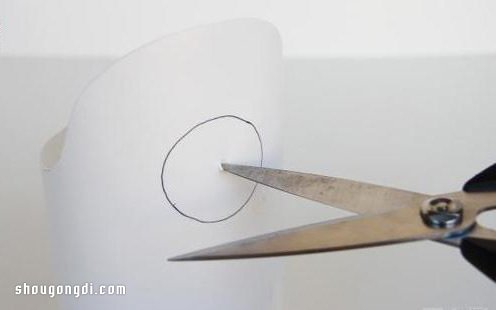 塑料藥瓶DIY壁掛收納架 | 實用又可愛的空間利用妙方
