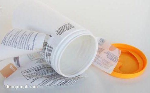 塑料藥瓶DIY壁掛收納架 | 實用又可愛的空間利用妙方