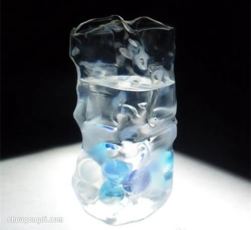 變廢為寶：矿泉水瓶DIY冰雕風手工藝品