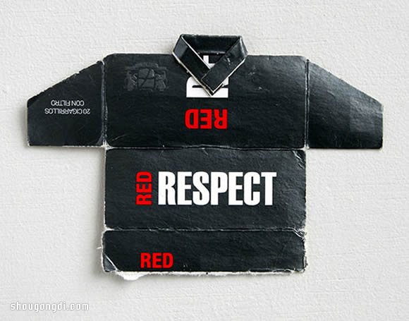 廢棄香煙盒變廢為寶：DIY足球球服T恤